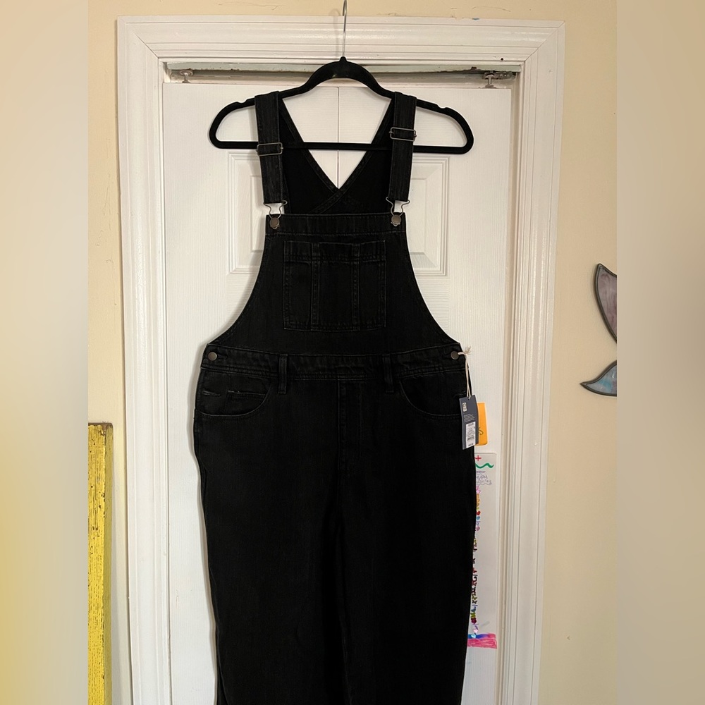 Target Universal Thread Women’s overalls. Size 12. Black denim